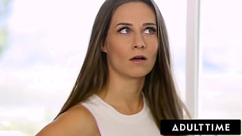 İhmal Edilen Sevgili Cassidy Klein, Kocaman Sikli En İyi Arkadaşıyla Yarık Genişletmeci Anal Deneyimi İçin Erkek Arkadaşını Aldatıyor!