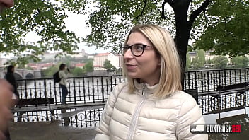 Katie Hill’ın Masajı Tutkuyla Erotik Zevke Dönüşüyor