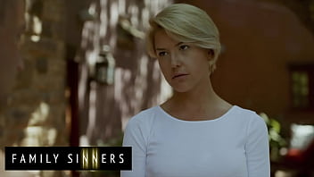 Sıcak Sarışın Milf (kit Mercer) Üvey Oğlu Van Wylde’ı Yalayıp Sikerken – Aile Günahları