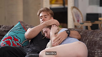 Sürtük Kızın Acısını Üvey Babasının Sikiyle Dindiriyoruz