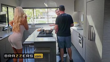 Gerçek Karı Hikayeleri – (courtney Taylor, Keiran Lee) – Courtney’nin Ateşli Yardım Eli – Brazzers
