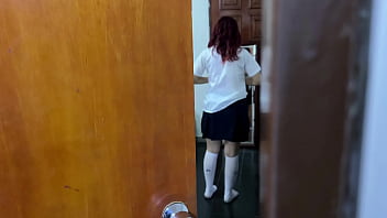 İğrenç Üvey Babam Evde Yalnızken Masumiyetimi Sömürüyor