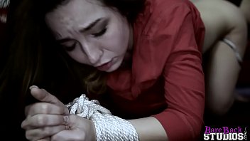 Bambi Brooks: Üvey Kızımı Yatağa Atıyor