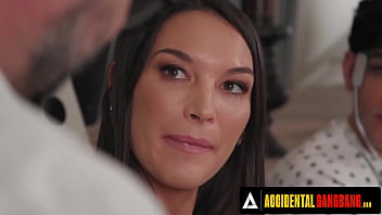 Kazara Beş Bilim Adamının Arasında Kalan Katrina Colt’nun Çılgın Anal Ve Çift Yönlü Gangbang Macerası