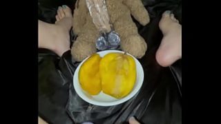 18 Yaşındaki Bakire Kızın Amındaki Mango – Genç Kızın Mastürbasyonu – Müstehcen Yemek Fetişi – Arap Pamuk Prensesi – Los Angeles