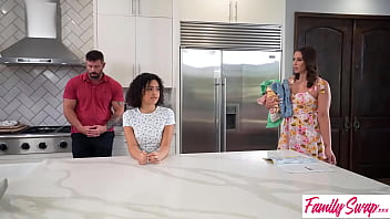 Pantilerin Yerde, Ne Yapıyordunuz Az önce? Mandy Waters Dani Diaz’a Soruyor – Sezon 6 Bölüm 9