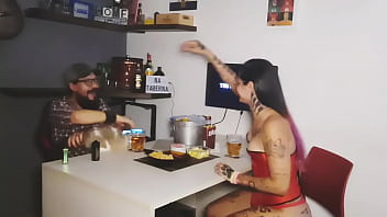 Dino Sauro’nun Tavernasında: Porno Yıldızı Black Amy’yle Kızgın Ve Çıplak Bir Röportaj
