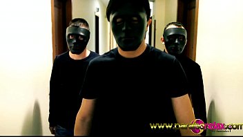 Genç Bir Kızı Grup Halinde Sertçe Becermek