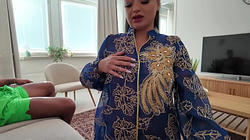 Acemi Arap Karısı Koca Önünde Siyah Yarakla Delicesine Sikiliyor