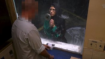 Arap Sıcaklığı: Güzel Mülteci Kızın Yardım Çığlığı Sert Bir Şekilde Söndürüldü