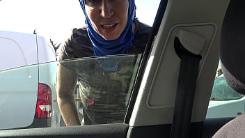 Müslüman Arap Kızı Marsilya’da Siyah Sikişle Arabada Azdı