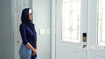 Utangaç Arap Kızının Amerikan Kültürüyle Ateşli Tanışması